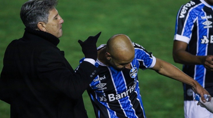 Foto: Fernando Alves/AGIF - Thaciano e Renato: jogador foi muito elogiado pelo técnico