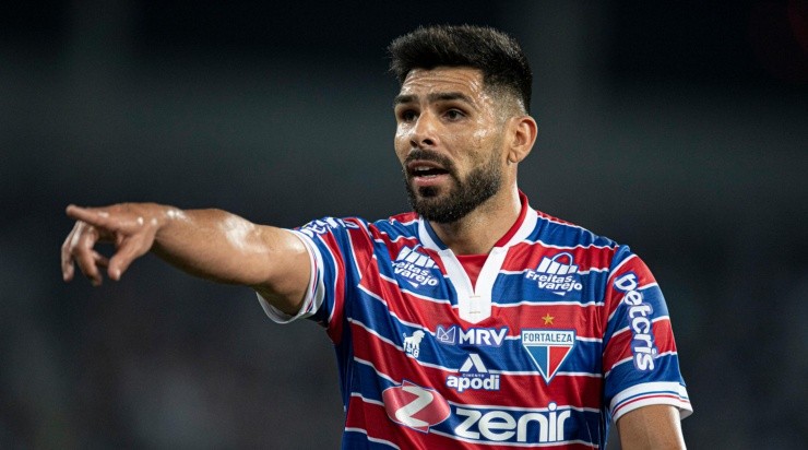 Foto: Jorge Rodrigues/AGIF - Silvio Romero pode ser desfalque na decisão contra o Ceará