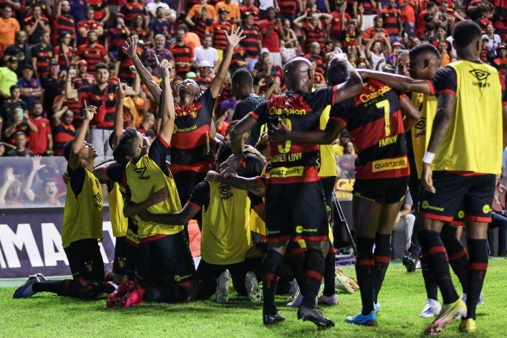 Rafael Vieira/AGIF – Jogadores do Sport comemorando gol contra o CRB