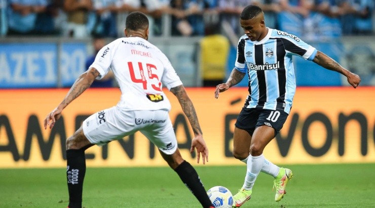 Foto: Pedro H. Tesch/AGIF - O meia-atacante não teve boa passagem pelo Grêmio em 2021 Foto: Pedro H. Tesch/AGIF - O meia-atacante não teve boa passagem pelo Grêmio em 2021