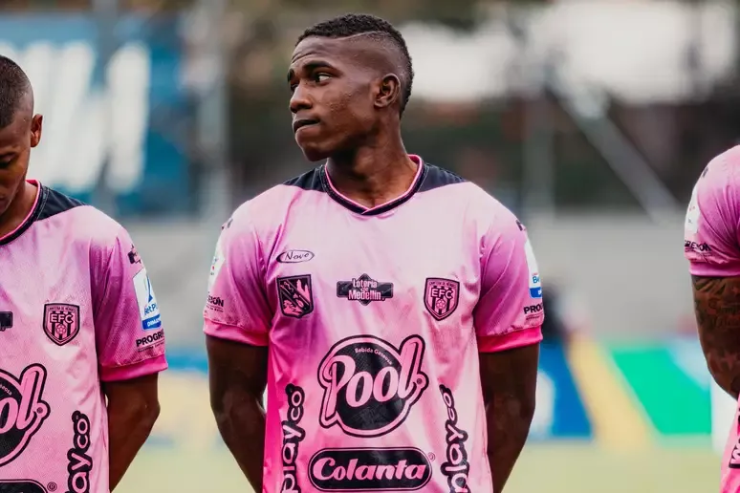 Mosquera deve parar no Bragantino - Foto: Divulgação/Envigado Mosquera deve parar no Bragantino - Foto: Divulgação/Envigado