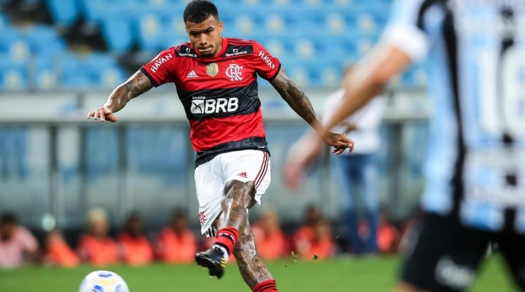Foto: Pedro H. Tesch/AGIF - Kenedy: atacante foi apontado como alvo do Grêmio
