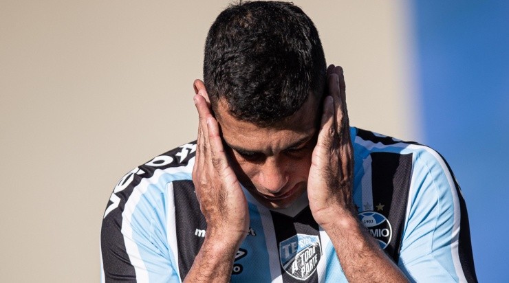 Foto: Heber Gomes/AGIF - Centroavante é reserva desde que Suárez chegou ao Grêmio.