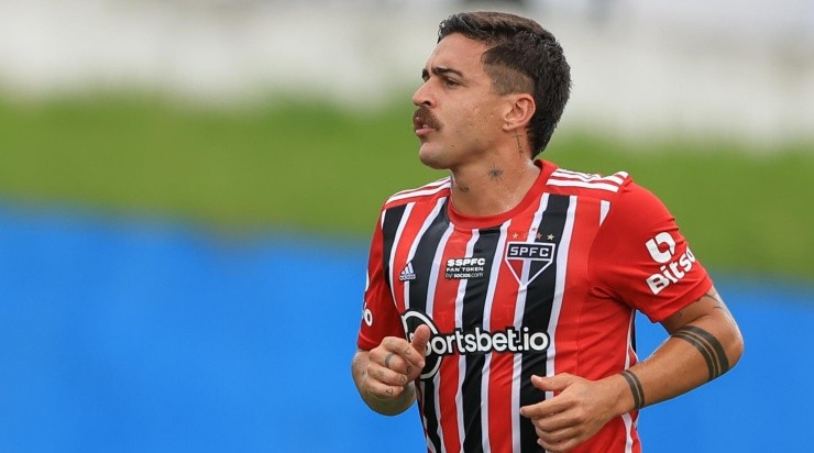 Foto: Marcello Zambrana/AGIF - Gabriel Neves: volante deve voltar a ter chances no São Paulo