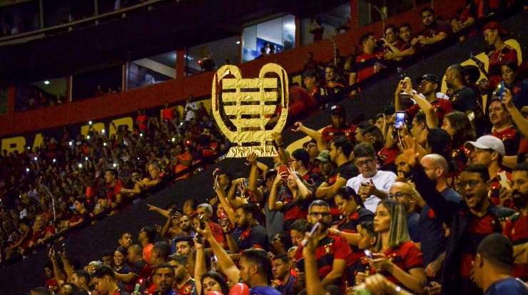 Foto: Igor Cysneiros / SCR - Torcida do Leão sonhando com a popular 'Lampions League'.