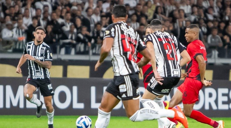 Foto: Fernando Moreno/AGIF - Erick em ação contra o Galo.