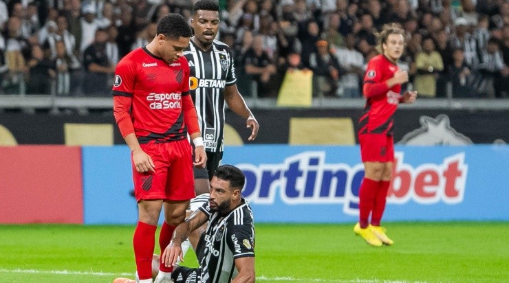 Foto: Fernando Moreno/AGIF - Furacão perdeu para o Galo no último jogo.