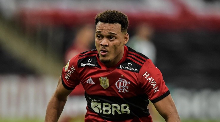 Foto: Thiago Ribeiro/AGIF - Rodrigo Muniz: atacante foi revelado pelo Flamengo