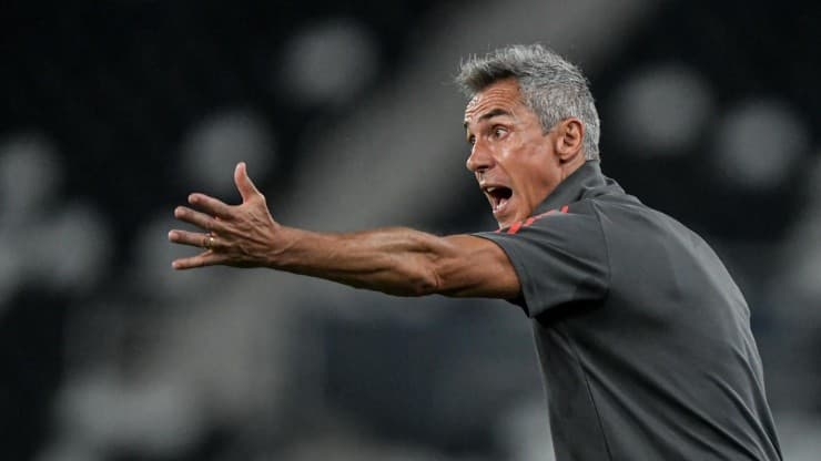 Paulo Sousa está pressionado no Flamengo (Foto: Thiago Ribeiro/AGIF)