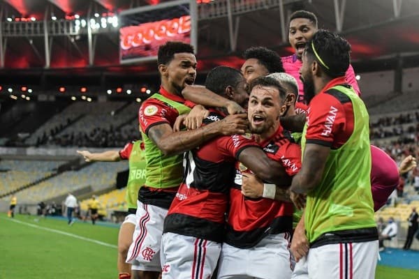 Flamengo comemorando gol. (Foto: Thiago Ribeiro/AGIF)