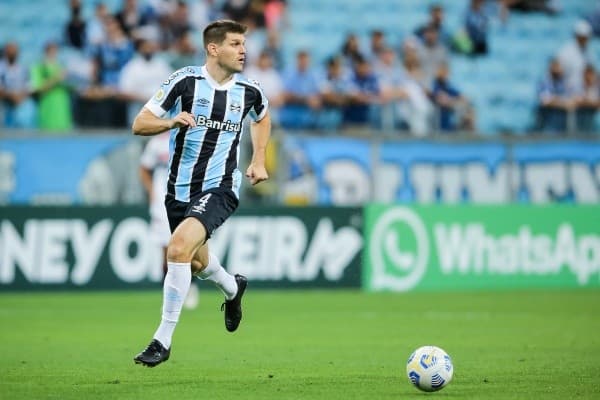 Zagueiro pode não renovar com o imortal por conta de Romildo Bolzan