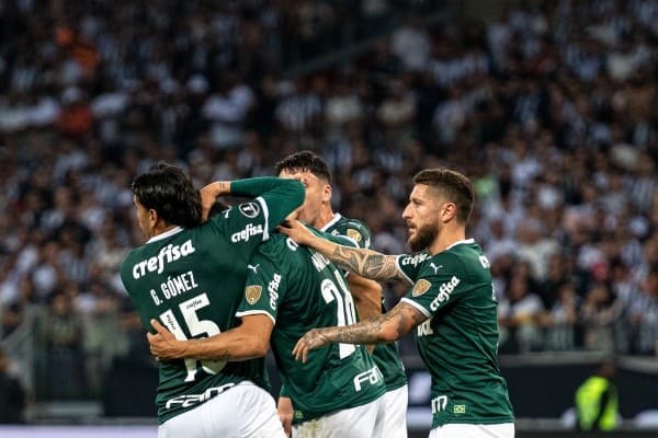 Palmeiras reestiliza ônibus oficial e marca estreia para jogo