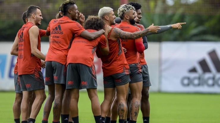 Flamengo inicia nova temporada com 24 jogadores; lista deve aumentar