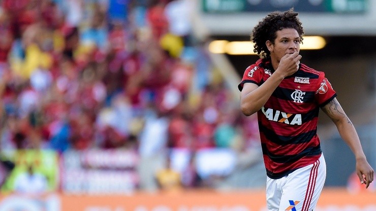Parceiro de Arão? Flamengo monitora situação de volante do Manchester City que quer voltar ao Brasil