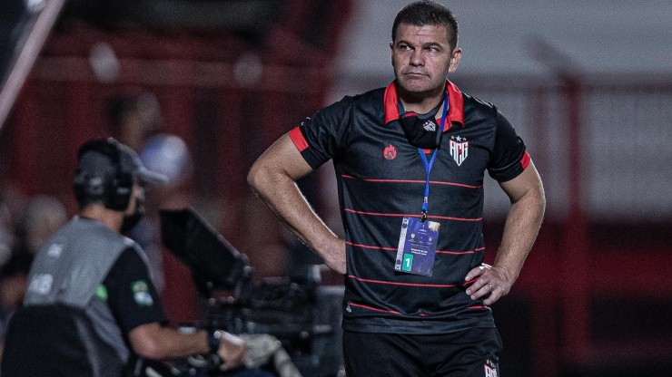 Ex-técnico do Atlético-GO, Umberto Louzer aceita novo desafio e vira rival no Brasileiro