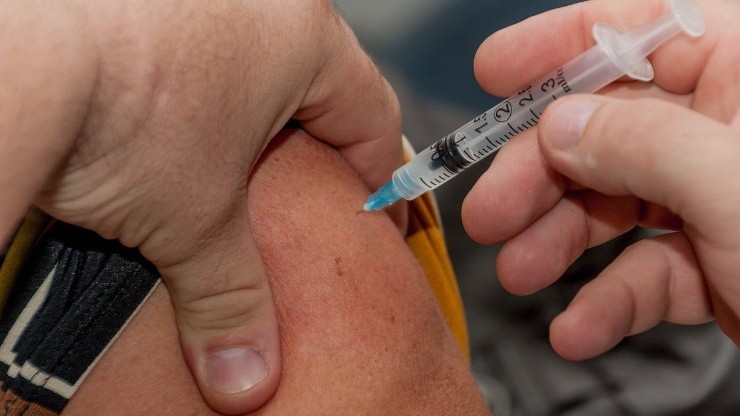 Foto: Pixabay - Uma pessoa sendo vacinada.