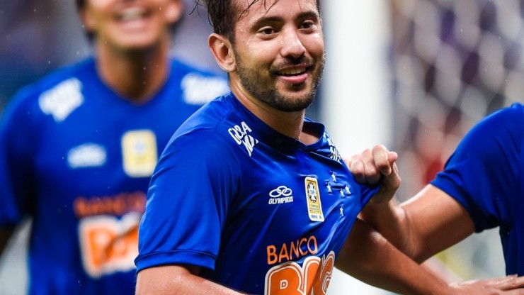 Foto: Pedro Vilela/Getty Images - Éverton Ribeiro tratou de parabenizar Cruzeiro pelo retorno à Série A