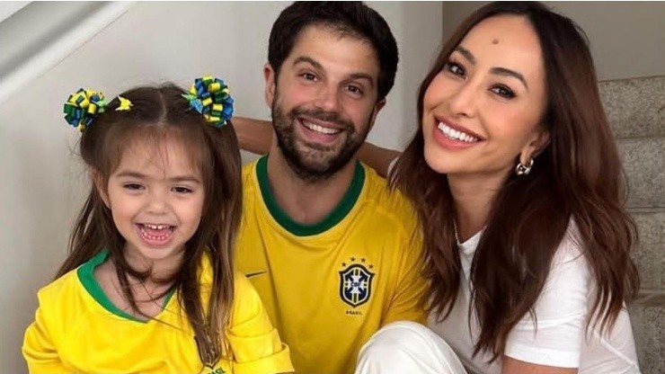 Sabrina Sato afasta rumores de separação e registra ‘momento família’: "Muito amor". Imagem: Reprodução/Instagram oficial da apresentadora.