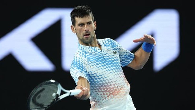 Djokovic segue na luta pelo 10º título em Melbourne