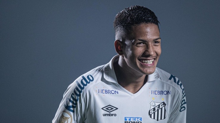 Heber Gomes/AGIF - Angelo está no Santos a sete anos