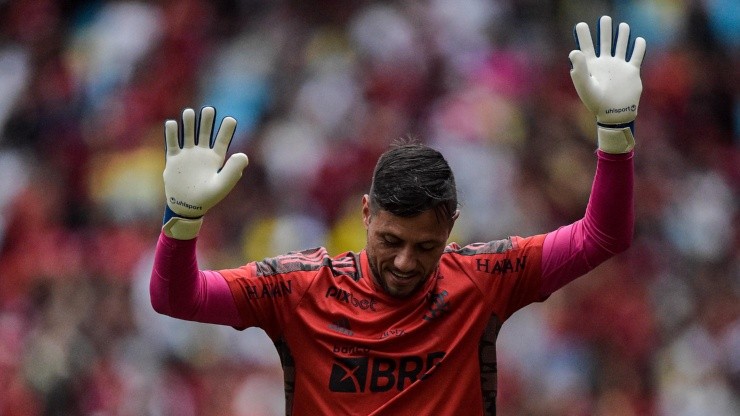 Foto: Thiago Ribeiro/AGIF - Diego Alves deixou o Flamengo há cerca de 4 meses.