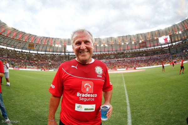 Festa promovida pelo ídolo reúne mais de 60.000 pessoas no Maracanã