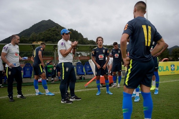 Seleção embarca para a Colômbia nesta quarta-feira (15)