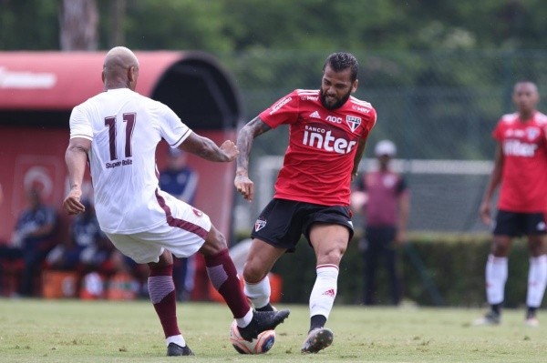 Daniel Alves continua sendo a principal estrela do time Foto:Rubens Chiri/SPFC