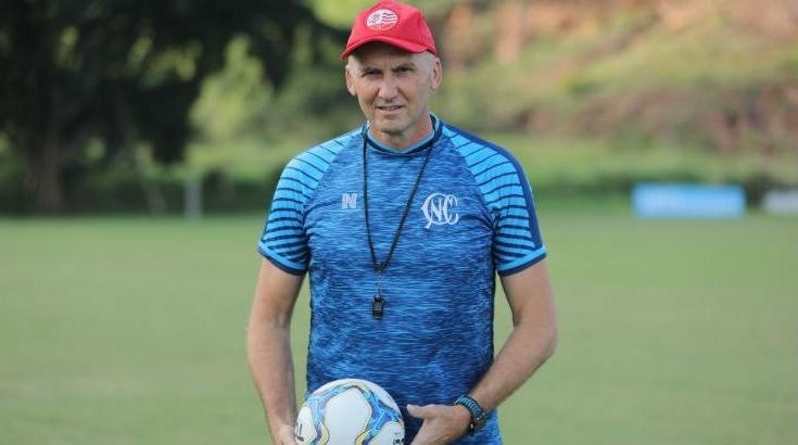 Gilmar Dal Pozzo deverá usar quase todo time reserva na partida contra o Petrolina