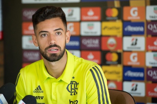 Pablo Marí está sendo negociado por 8 milhões de euros e já está em Londres para assinar com os Gunners; Léo Pereira, do Athletico-PR, deverá ser o substituto Foto: Alexandre Vidal / CRF