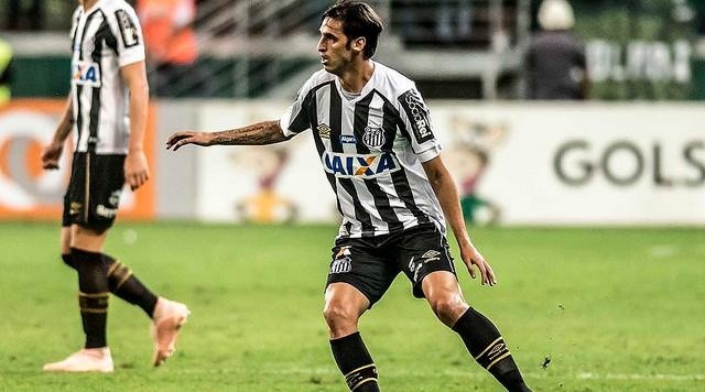Bryan Ruiz está treinando com o time B do Santos