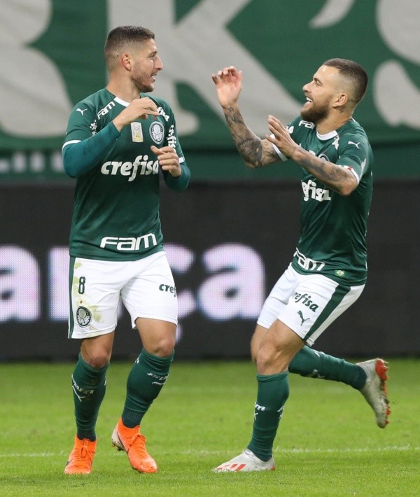 Sem aparecer entre os principais jogadores no última temporada, Zé Rafael domina o meio-campo da equipe paulista ao lado de Lucas Lima, em alta