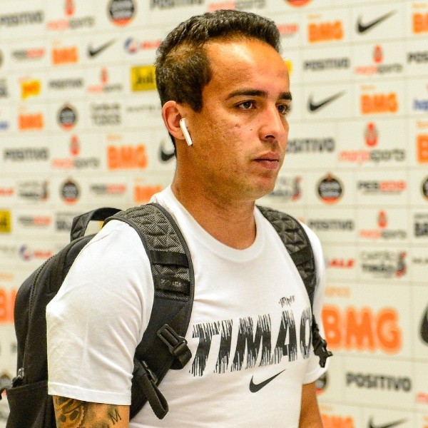 Jadson se despediu do Corinthians pelas redes sociais.
