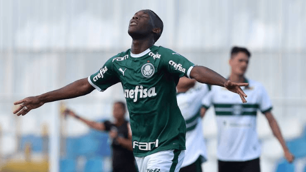 Patrick de Paula atuando pela base do Palmeiras