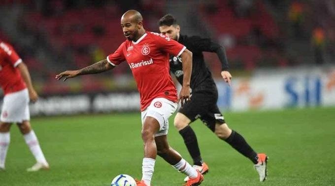 Patrick não gostou dos comentarios do jornalistaMauricio Saraiva. Foto: Divulgação/ Twitter