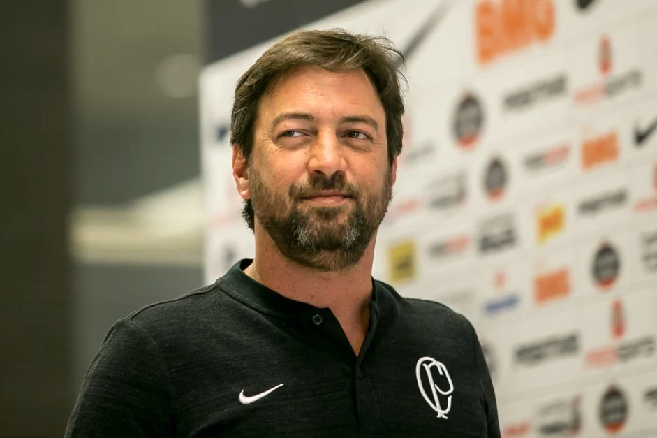 Corinthians nega interesse em contratação e diz que não fez proposta por atacante do Athletico-PR