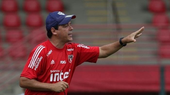 Mesmo com bom desempenho, Fernando Diniz quer um melhor desempenho de alguns atletas após a pandemia. Foto: Rubens Chiri/São Paulo FC