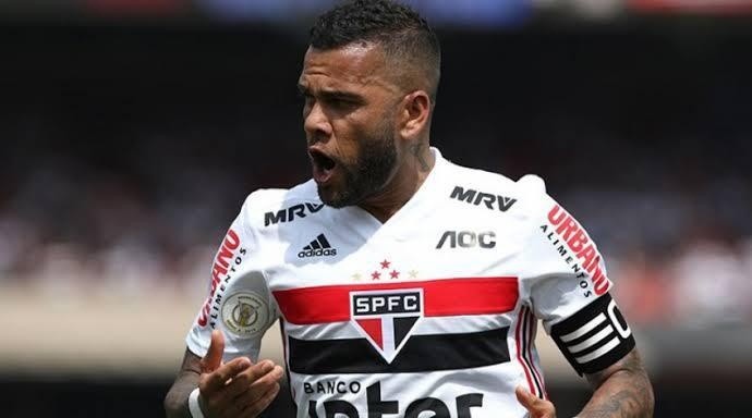 Dani Alves em ação pelo São Paulo. (Foto:Rubens Chiri/saopaulofc.net)
