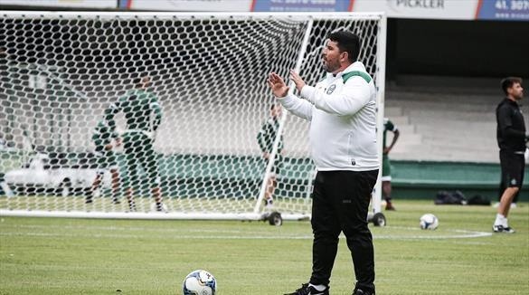 Eduardo Barroca já definiu o time que entra em campo contra o Paraná neste domingo (19)