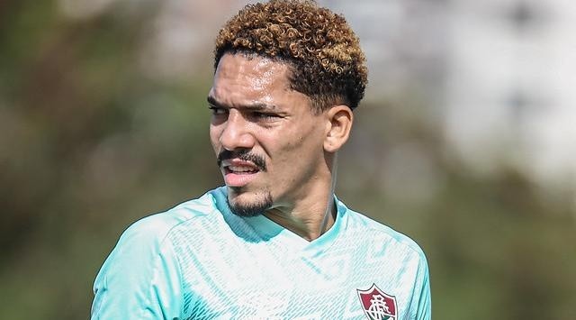 Gilberto em ação. (Foto: Lucas Merçon/Fluminense)