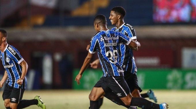 Comemora, garoto! Jean Pyerre vibra após gol marcado. (Foto:Lucas Uebel/Grêmio FBPA)