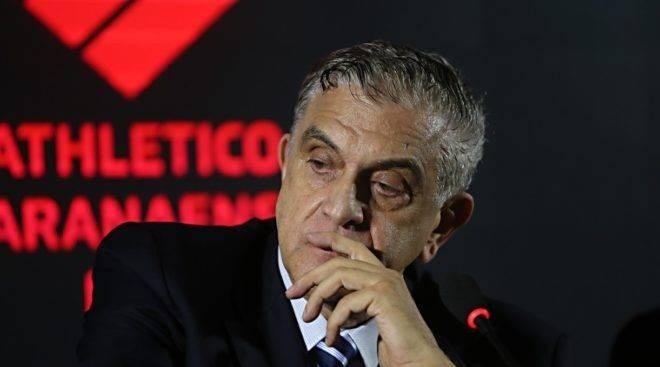 Petraglia já está atrás de um novo técnico para Dorivál Júnior. Foto: Divulgação