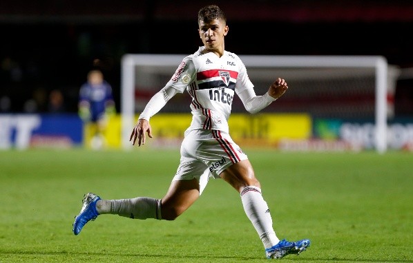 Vitor Bueno volta de lesão e está relacionado para o jogo. (Foto Getty Images)