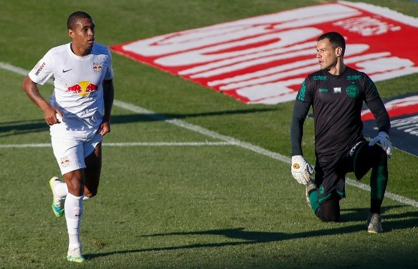 Alerrandro comemora gol contra o Coritiba. (Foto: Getty Images))