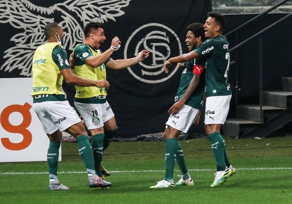 Jogadores do Verdão festejam gol contra o Corinthians. (Foto: Getty Images)