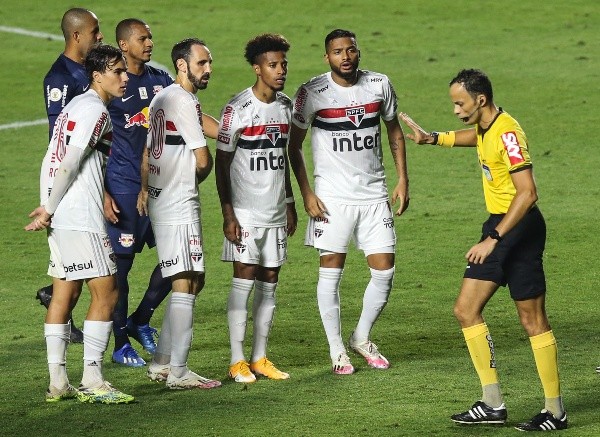 Jogadores do São Paulo em campo no Morumbi. (Foto: Getty Images)