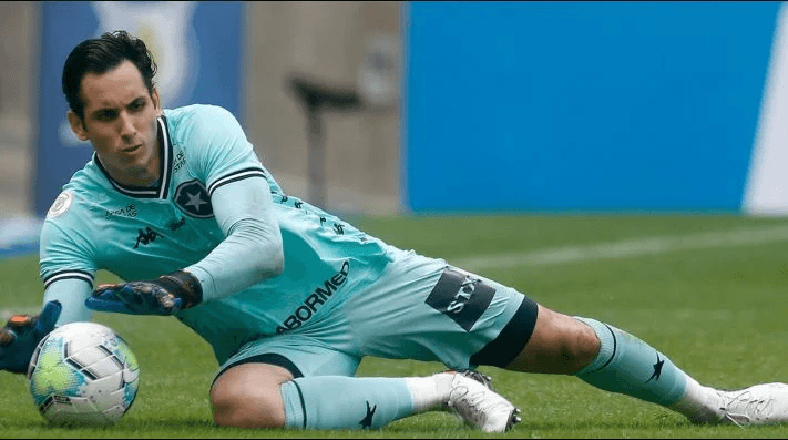 Gatito segue realizando tratamento na coxa direita. (Foto: Divulgação CR Botafogo)