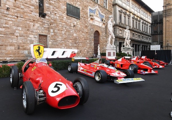 Homenagens à Ferria no GP da Toscana. (Foto: Getty Images)