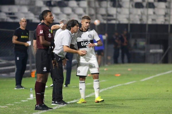 Olímpia em campo pelo torneio local. (Foto: Getty Images)
