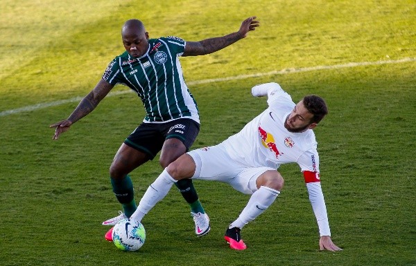 Sassá em campo contra o Bragantino pelo Brasileirão. (Foto: Getty Images)